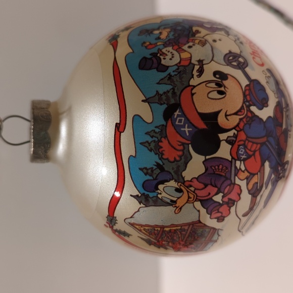 Walt Disney Gallery "Snow Biz" Christmas Ornament - Picture 3 of 5